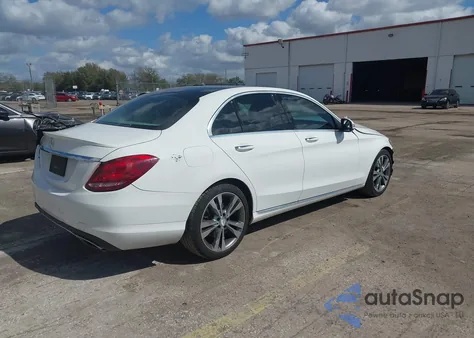 2015 Mercedes-Benz C 300 из США, поврежденный, VIN 55SWF4JB7FU084424